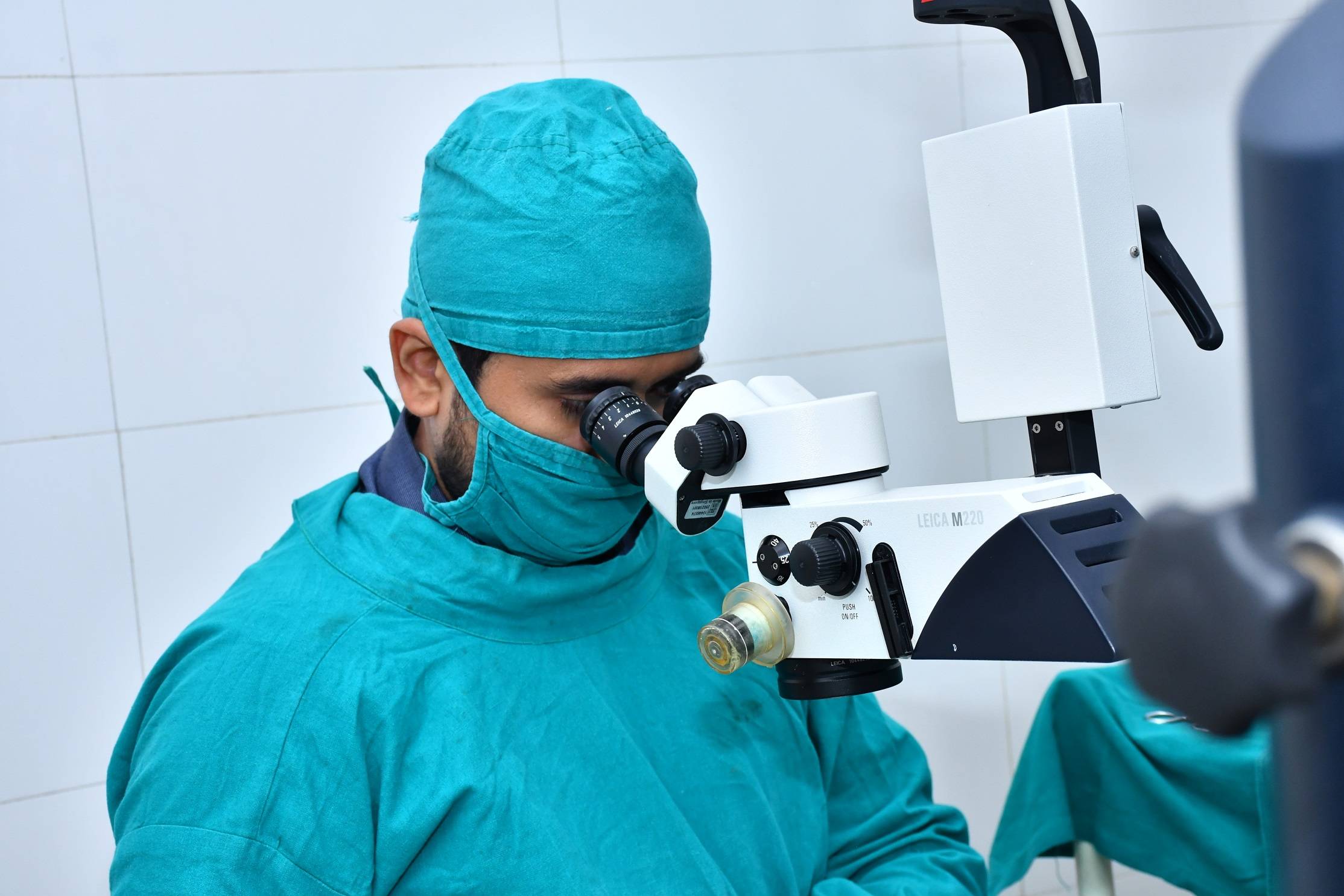 Dr Nishant Singh Top Optometrist in Varanasi - lasik surgery in varanasi